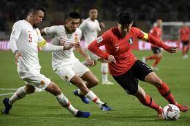 官方：多特与34岁第二门将亚历山大-迈尔续约至2027年
